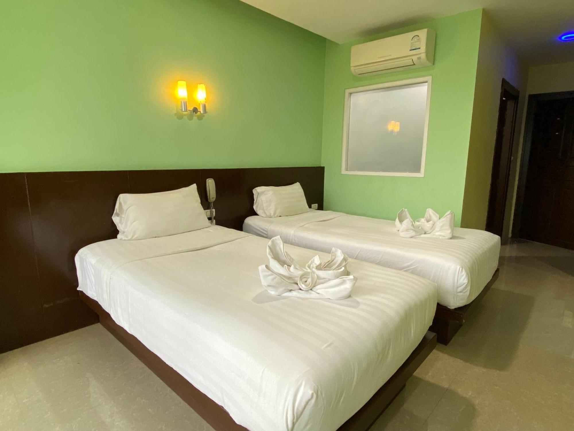 77 Patong Hotel & Spa Chambre photo